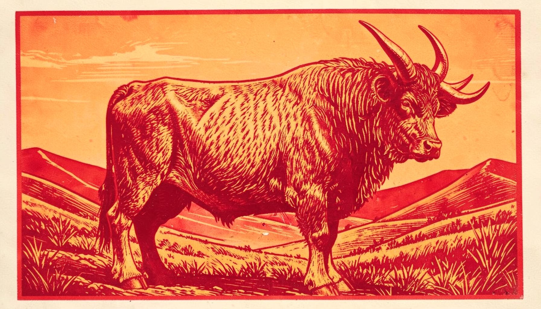 Grabado en linóleo de un buey majestuoso de perfil, con cuernos curvados y pelaje texturizado en tonos tierra, ocres y marrones profundos, sobre un fondo de paisaje rural con colinas suaves y cielo crepuscular en naranjas apagados.
